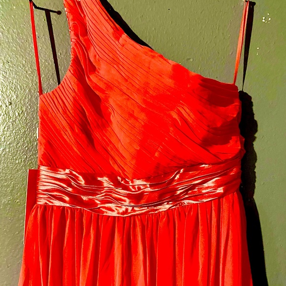 Coral one shoulder dresses - Picture 2 of 5